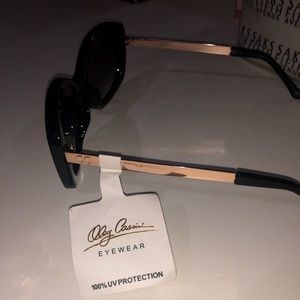 NWT Oleg Cassini sunglasses